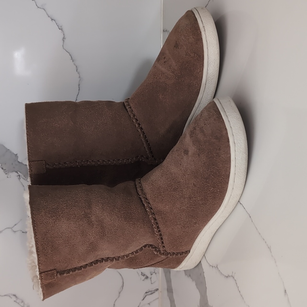 Women's Chestnut Brown Ugg Sneakers Size 7